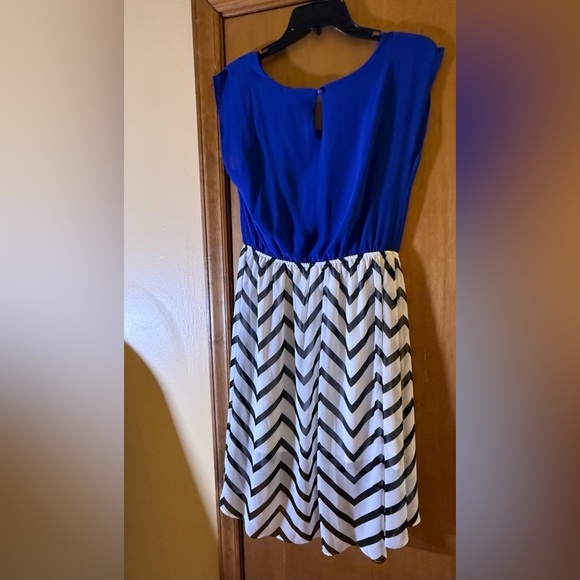A. Byer Vintage Juniors Blue and Black Chevron Backless Dress Size Small - Picture 2 of 7